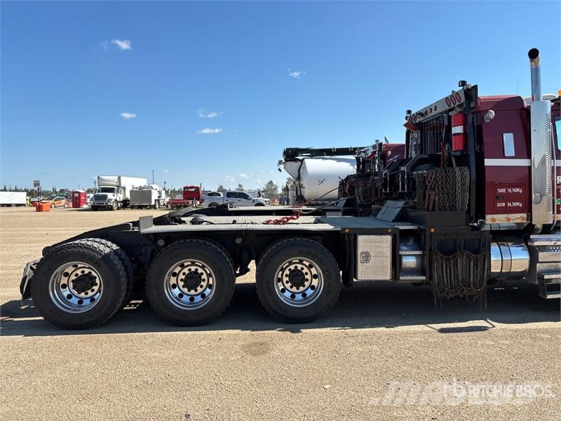 Western Star 4900XD 8x6 Sleeper Winch Truck Hinausautot