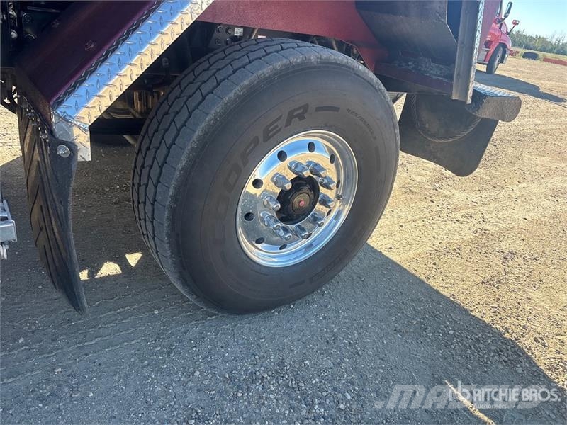 Western Star 4900XD 8x6 Sleeper Winch Truck Hinausautot