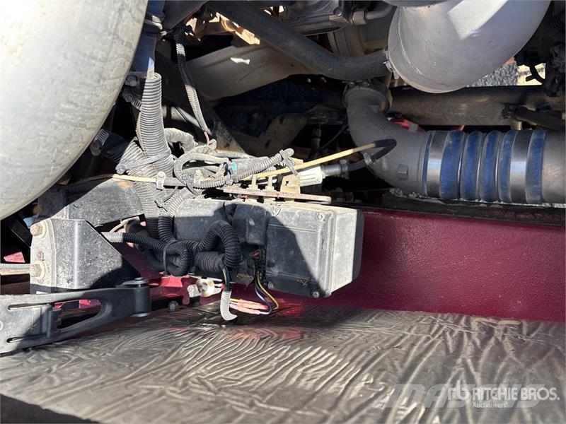 Western Star 4900XD 8x6 Sleeper Winch Truck Hinausautot