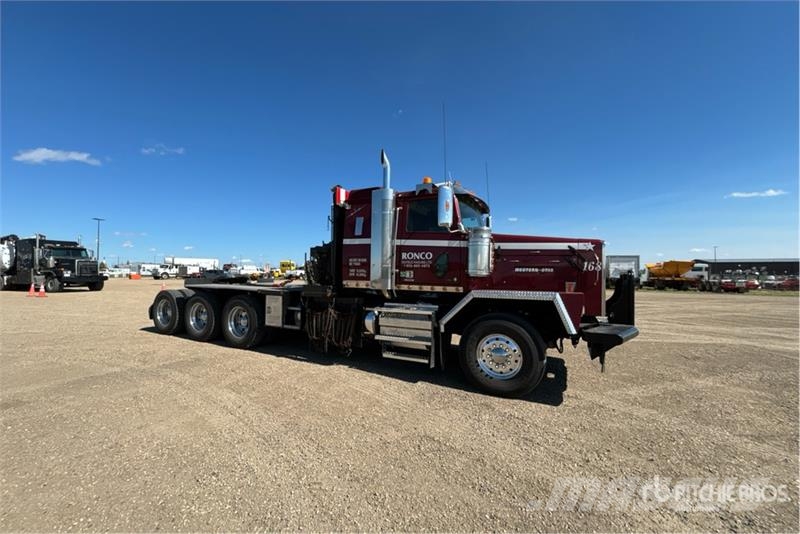 Western Star 4900XD 8x6 Sleeper Winch Truck Hinausautot