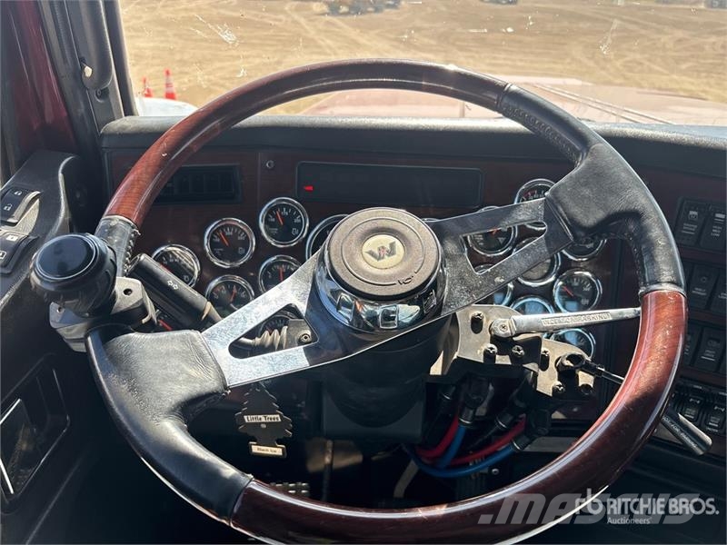 Western Star 4900XD 8x6 Sleeper Winch Truck Hinausautot
