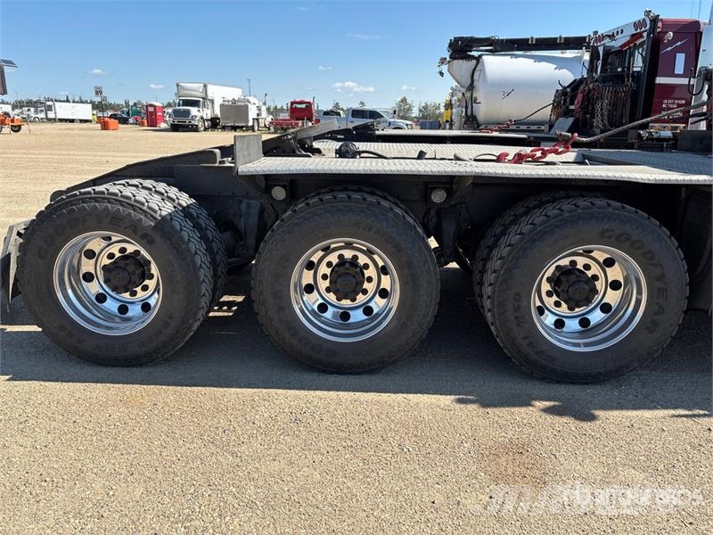 Western Star 4900XD 8x6 Sleeper Winch Truck Hinausautot
