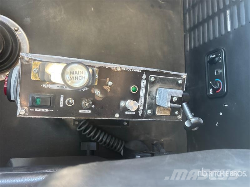 Western Star 4900XD 8x6 Sleeper Winch Truck Hinausautot