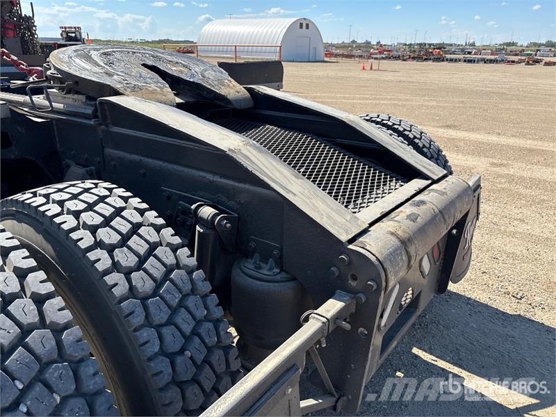 Western Star 4900XD 8x6 Sleeper Winch Truck Hinausautot