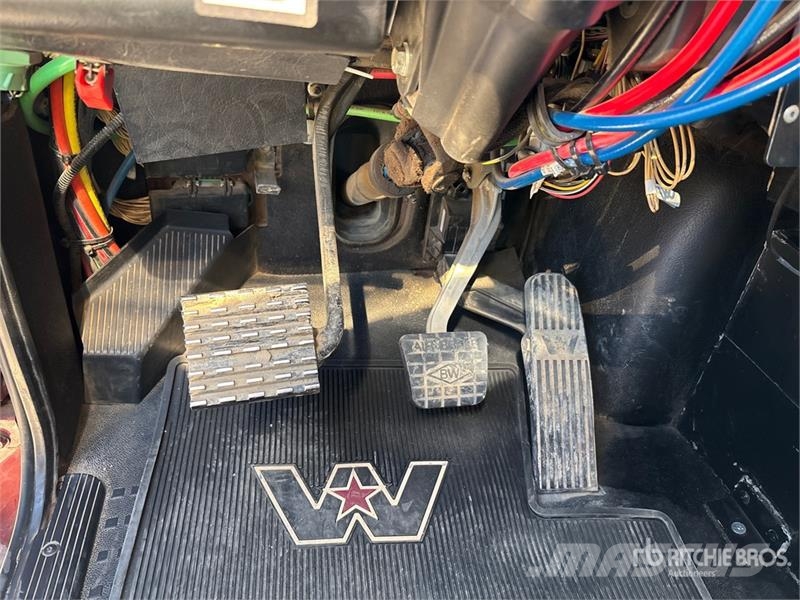 Western Star 4900XD 8x6 Sleeper Winch Truck Hinausautot