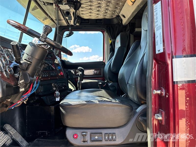 Western Star 4900XD 8x6 Sleeper Winch Truck Hinausautot