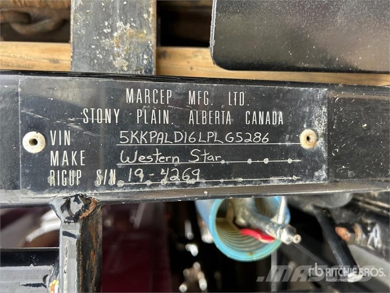 Western Star 4900XD 8x6 Sleeper Winch Truck Hinausautot