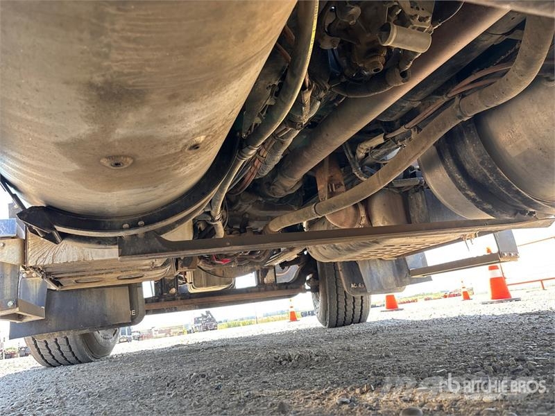 Western Star 4900XD 8x6 Sleeper Winch Truck Hinausautot