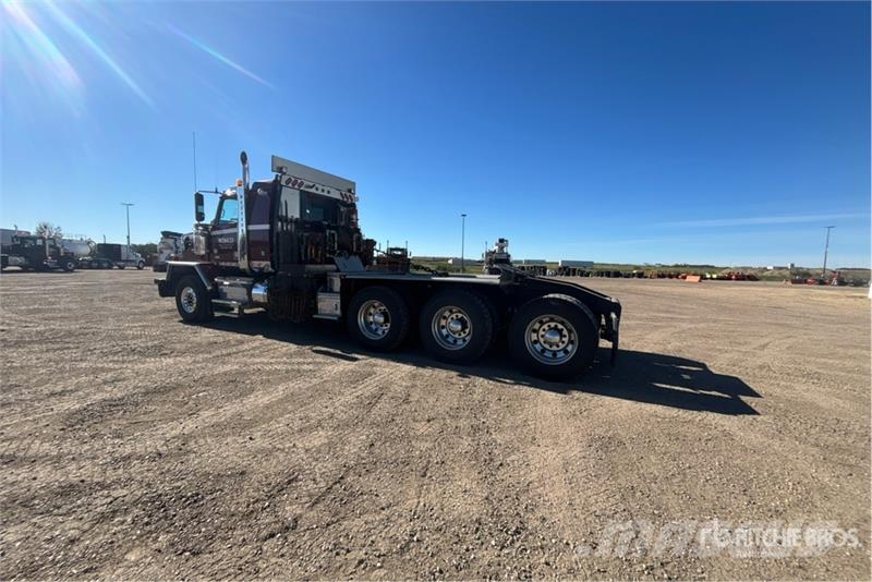 Western Star 4900XD 8x6 Sleeper Winch Truck Hinausautot