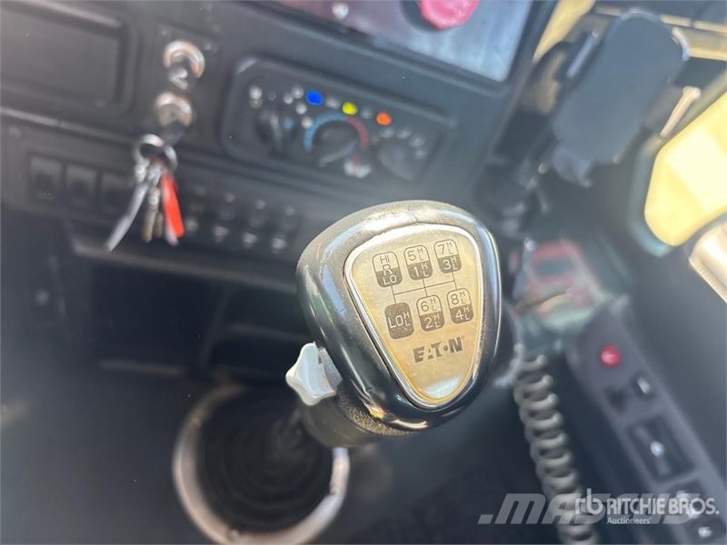 Western Star 4900XD 8x6 Sleeper Winch Truck Hinausautot