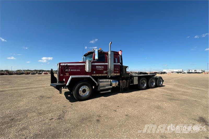 Western Star 4900XD 8x6 Sleeper Winch Truck Hinausautot