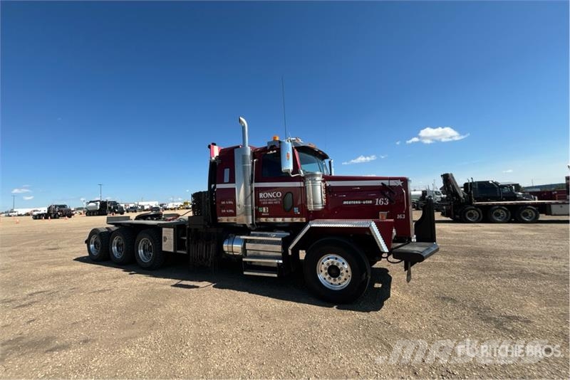Western Star 4900XD 8x6 Sleeper Winch Truck Hinausautot