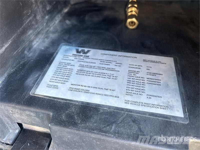 Western Star 4900XD 8x6 Sleeper Winch Truck Hinausautot