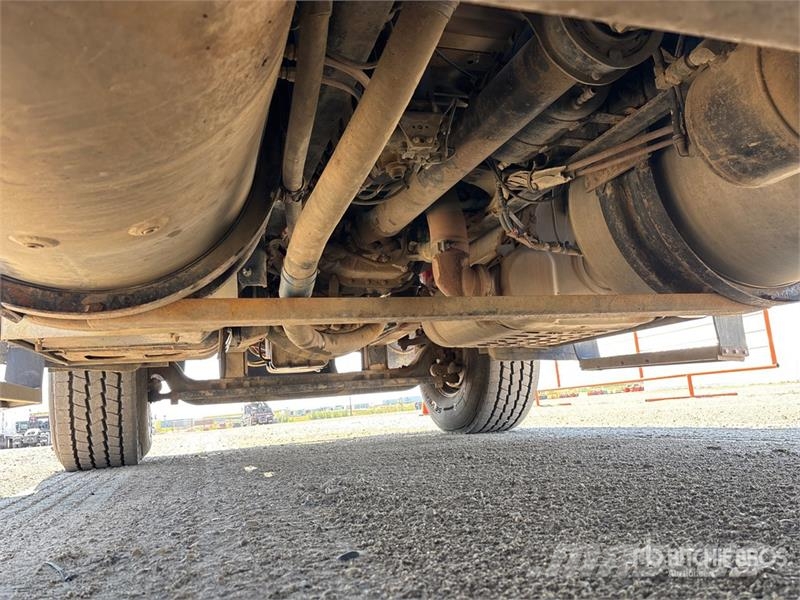 Western Star 4900XD 8x6 Sleeper Winch Truck Hinausautot