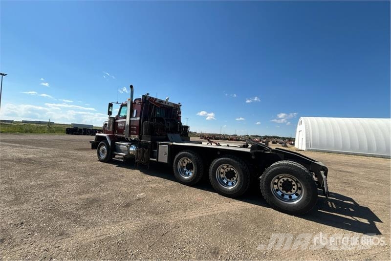 Western Star 4900XD 8x6 Sleeper Winch Truck Hinausautot