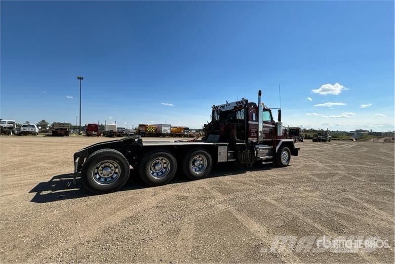 Western Star 4900XD 8x6 Sleeper Winch Truck Hinausautot
