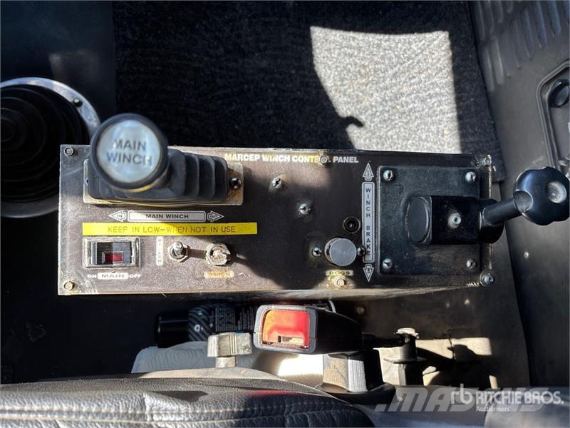Western Star 4900XD 8x6 Sleeper Winch Truck Hinausautot