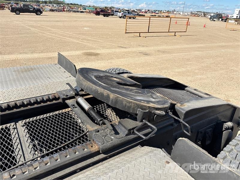Western Star 4900XD 8x6 Sleeper Winch Truck Hinausautot