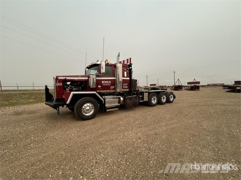 Western Star 4900XD 8x6 Sleeper Winch Truck Hinausautot