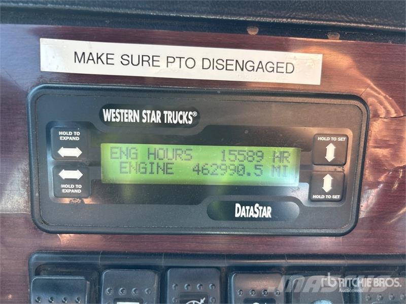 Western Star 4900XD 8x6 Sleeper Winch Truck Hinausautot