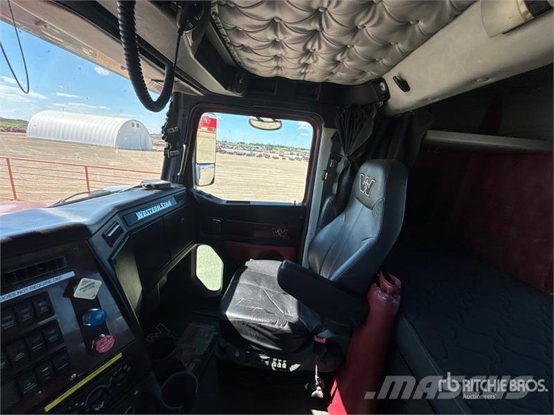 Western Star 4900XD 8x6 Sleeper Winch Truck Hinausautot