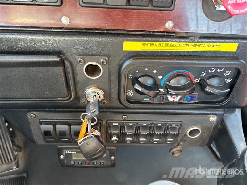 Western Star 4900XD 8x6 Sleeper Winch Truck Hinausautot