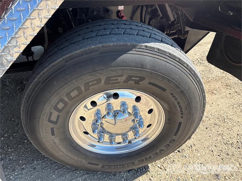Western Star 4900XD 8x6 Sleeper Winch Truck Hinausautot