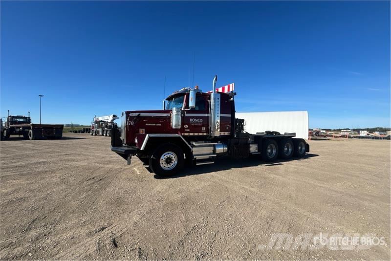 Western Star 4900XD 8x6 Sleeper Winch Truck Hinausautot