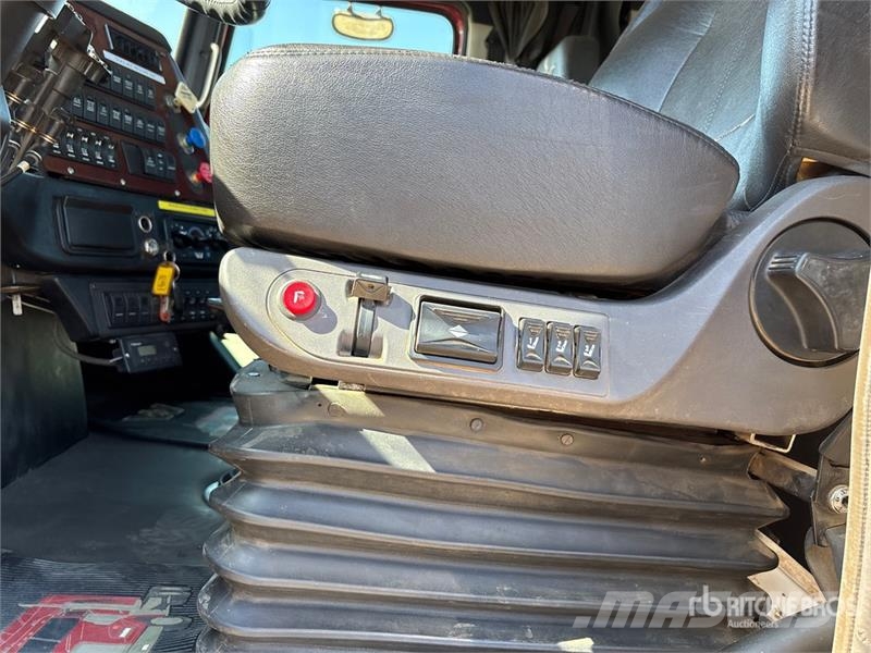 Western Star 4900XD 8x6 Sleeper Winch Truck Hinausautot