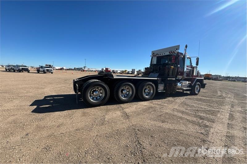 Western Star 4900XD 8x6 Sleeper Winch Truck Hinausautot