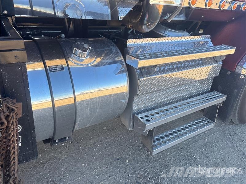 Western Star 4900XD 8x6 Sleeper Winch Truck Hinausautot