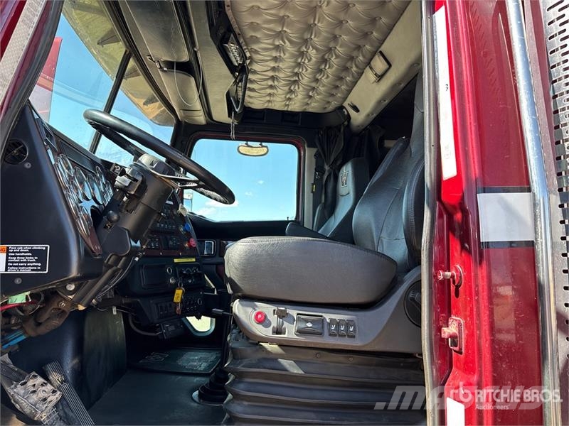 Western Star 4900XD 8x6 Sleeper Winch Truck Hinausautot