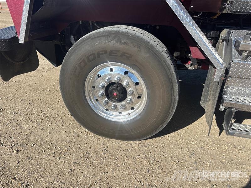 Western Star 4900XD 8x6 Sleeper Winch Truck Hinausautot