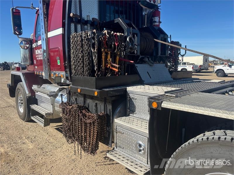 Western Star 4900XD 8x6 Sleeper Winch Truck Hinausautot