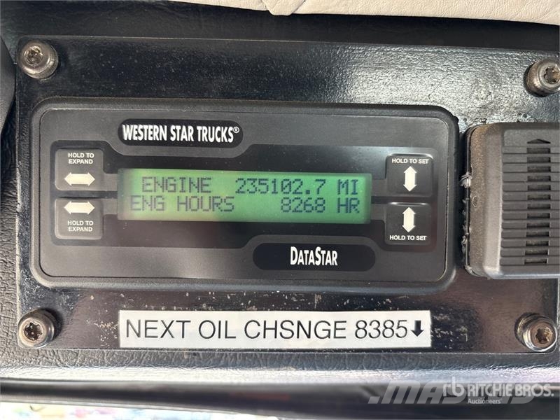Western Star 4900XD 8x6 Sleeper Winch Truck Hinausautot