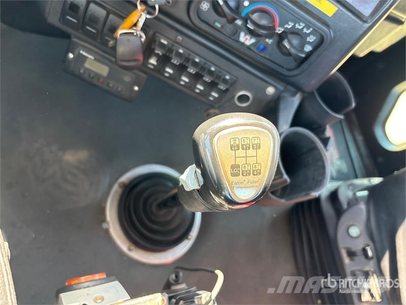 Western Star 4900XD 8x6 Sleeper Winch Truck Hinausautot