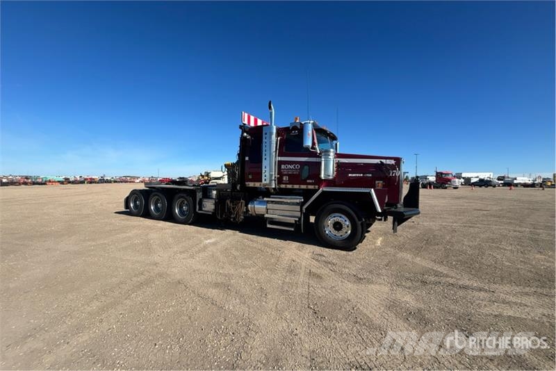 Western Star 4900XD 8x6 Sleeper Winch Truck Hinausautot