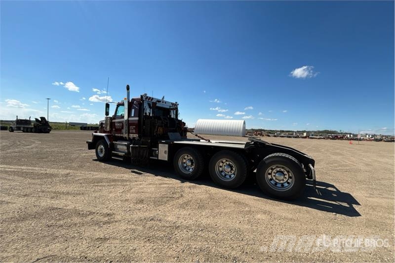 Western Star 4900XD 8x6 Sleeper Winch Truck Hinausautot