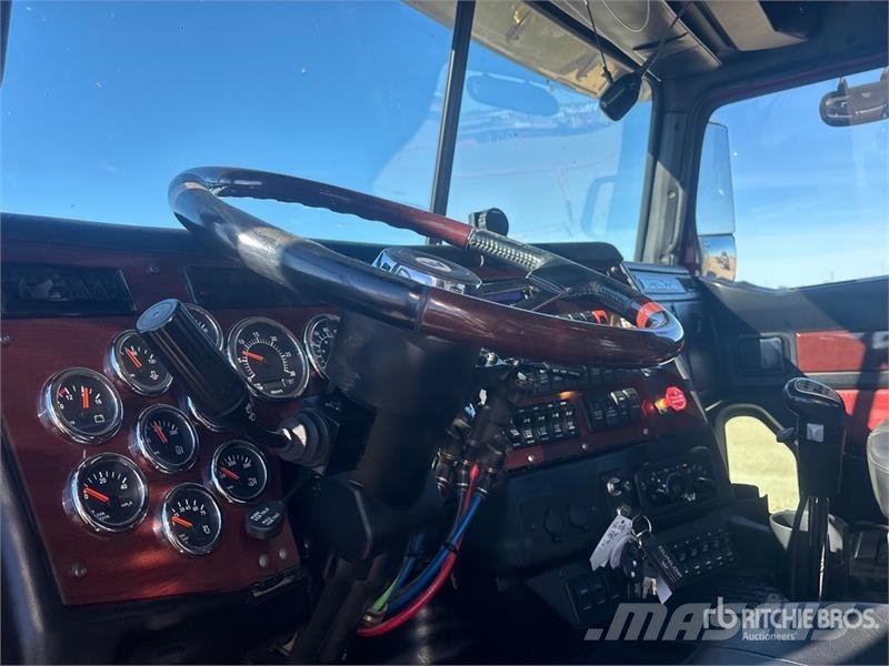 Western Star 4900XD 8x6 Sleeper Winch Truck Hinausautot