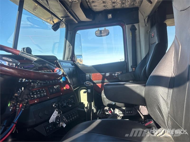 Western Star 4900XD 8x6 Sleeper Winch Truck Hinausautot