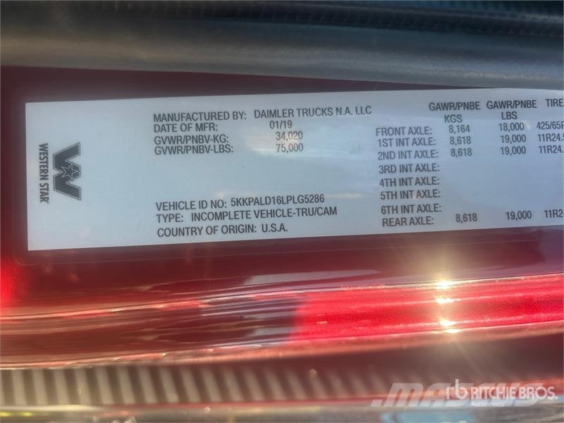 Western Star 4900XD 8x6 Sleeper Winch Truck Hinausautot