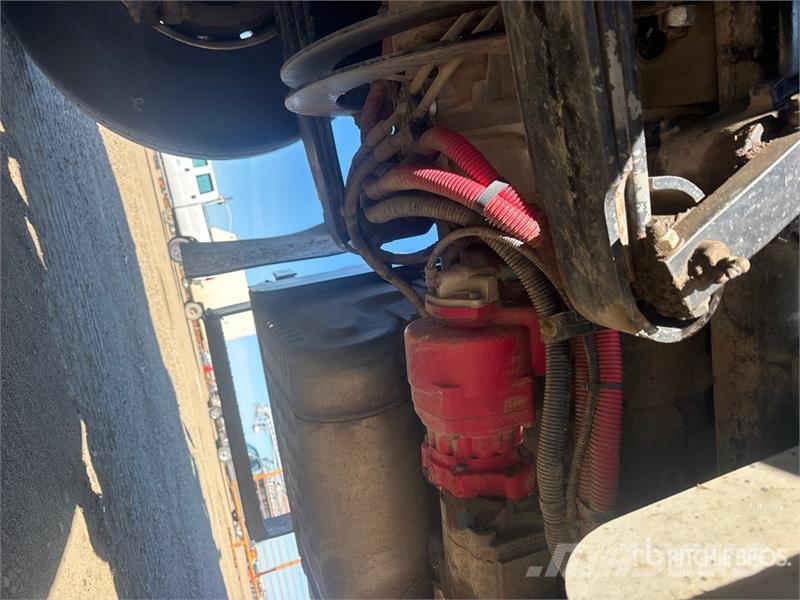 Western Star 4900XD 8x6 Sleeper Winch Truck Hinausautot