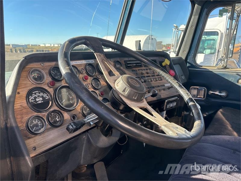 Western Star 4964F 6x4 340 in WB Bed Truck Platformas/izkraušana no sāniem
