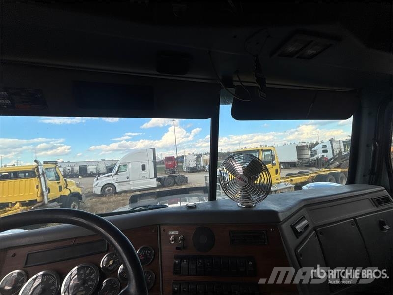 Western Star 4964FX 6x4 T/A Sleeper Truck Tractor (Inoperable) Vilcēji