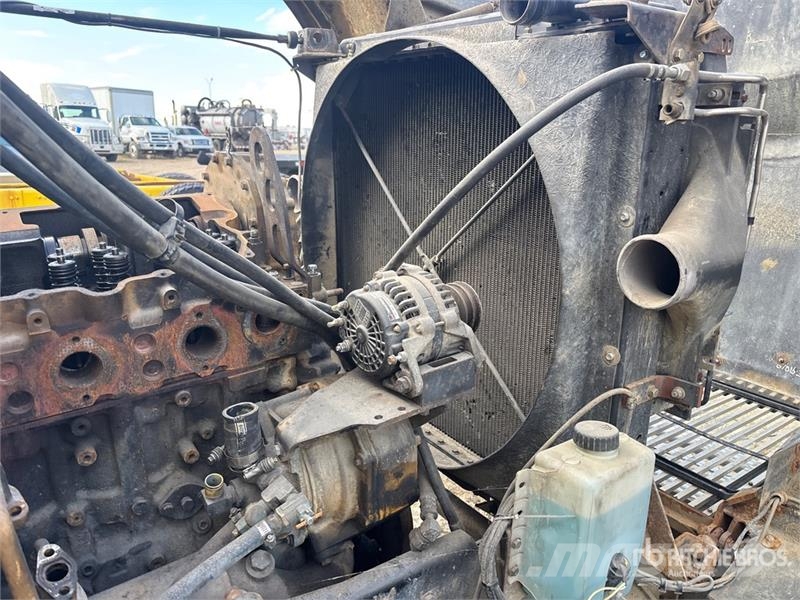 Western Star 4964FX 6x4 T/A Sleeper Truck Tractor (Inoperable) Vilcēji
