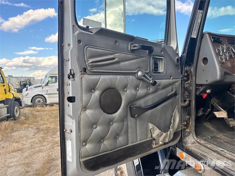 Western Star 4964FX 6x4 T/A Sleeper Truck Tractor (Inoperable) Vilcēji