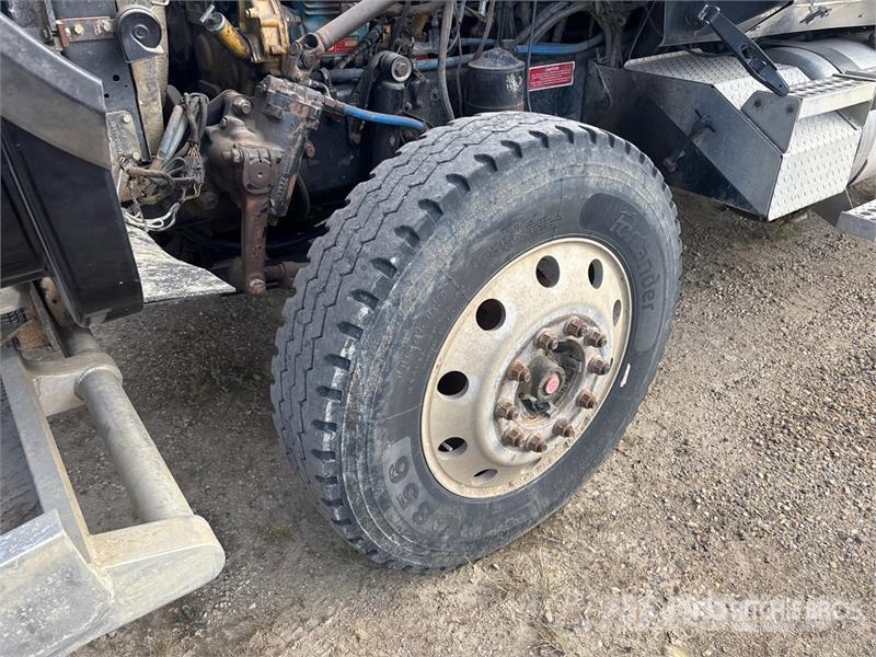 Western Star 4964FX 6x4 T/A Sleeper Truck Tractor (Inoperable) Vilcēji