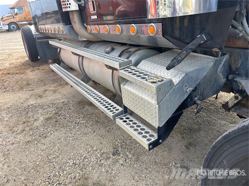 Western Star 4964FX 6x4 T/A Sleeper Truck Tractor (Inoperable) Vilcēji