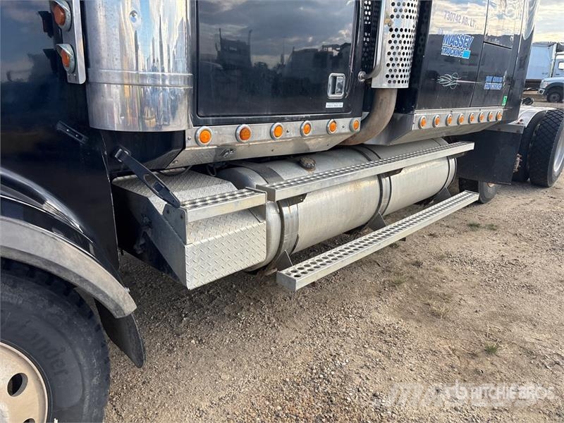 Western Star 4964FX 6x4 T/A Sleeper Truck Tractor (Inoperable) Vilcēji