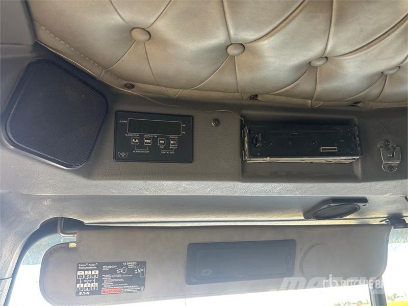Western Star 4964FX 6x4 T/A Sleeper Truck Tractor (Inoperable) Vilcēji